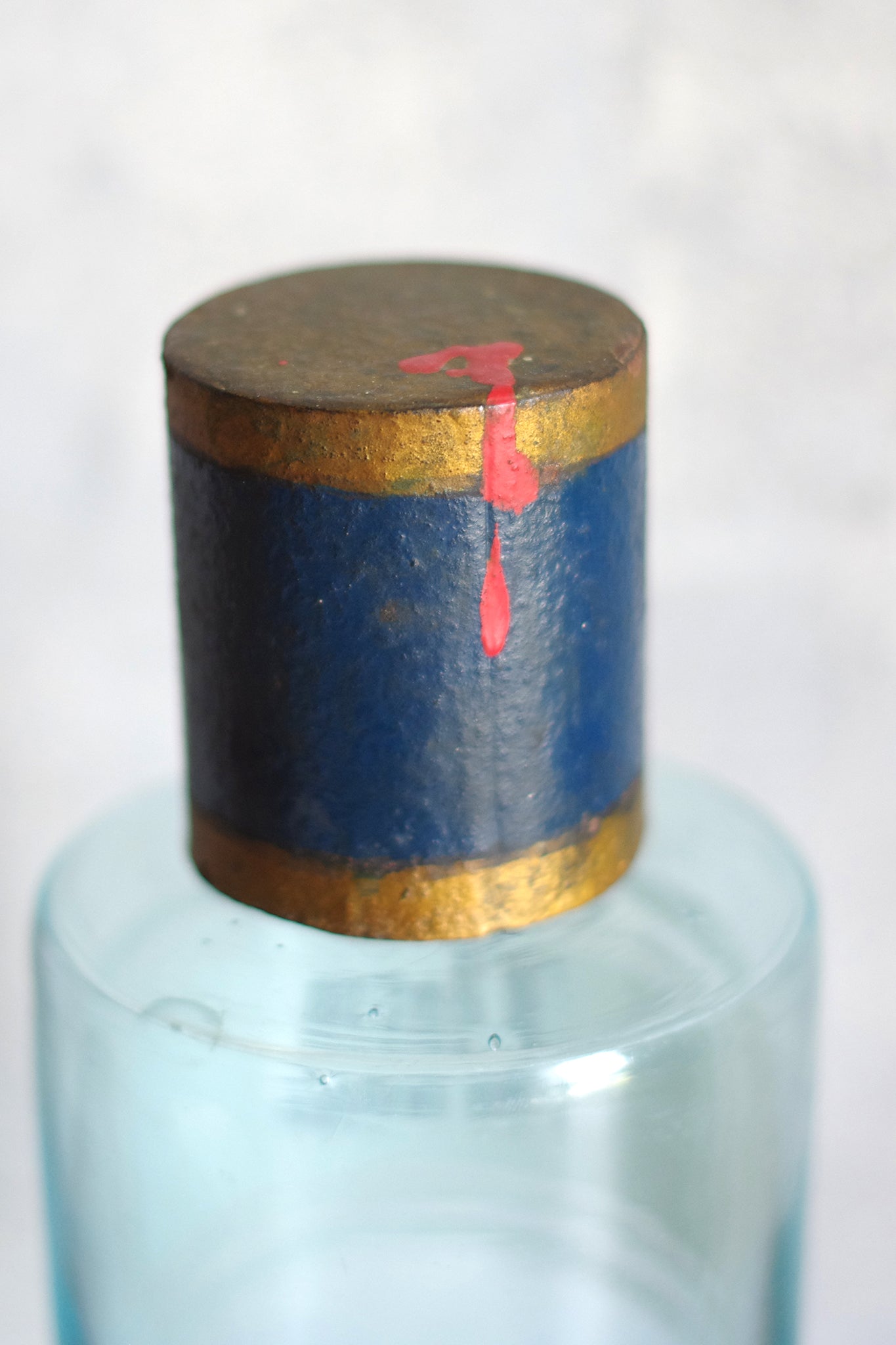 3 bouteilles d'apothicaire bleues . 19e siècle