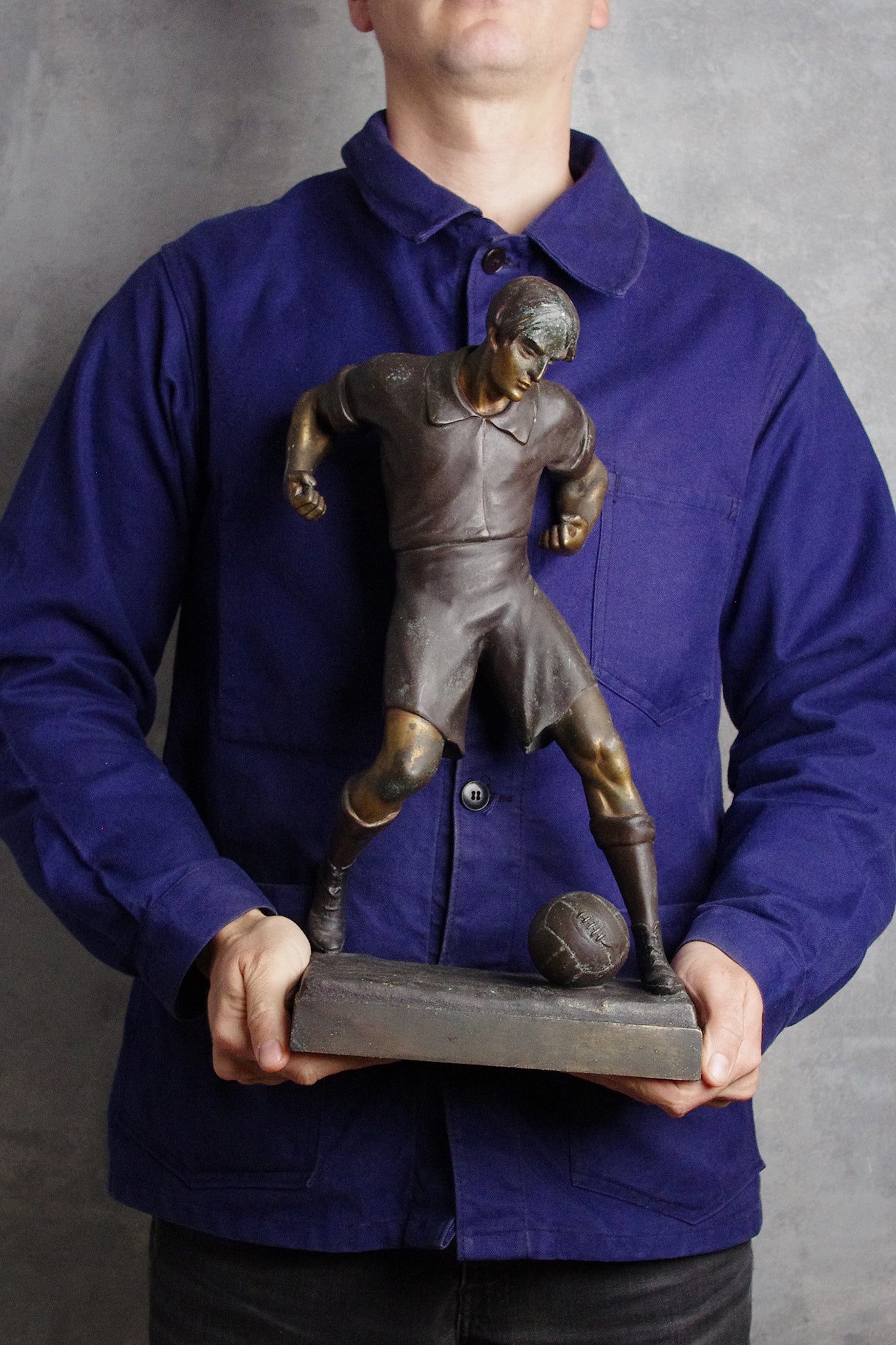 Statuette de footballeur. Signée Lemoyne