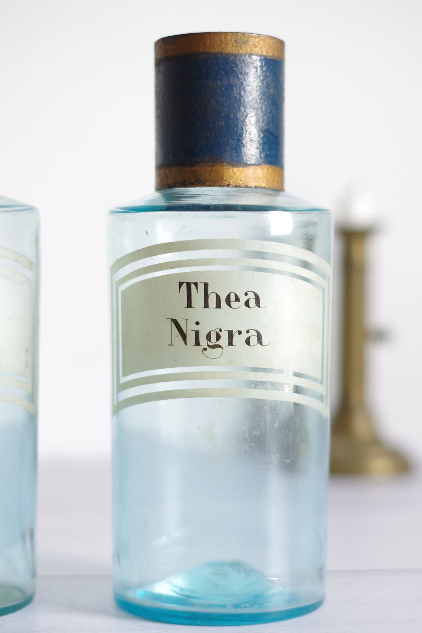 3 bouteilles d'apothicaire bleues . 19e siècle