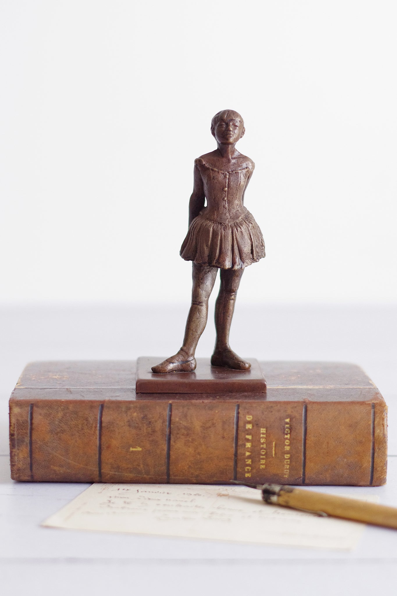 Figurine en bronze. La Petite Danseuse. Edgar Degas