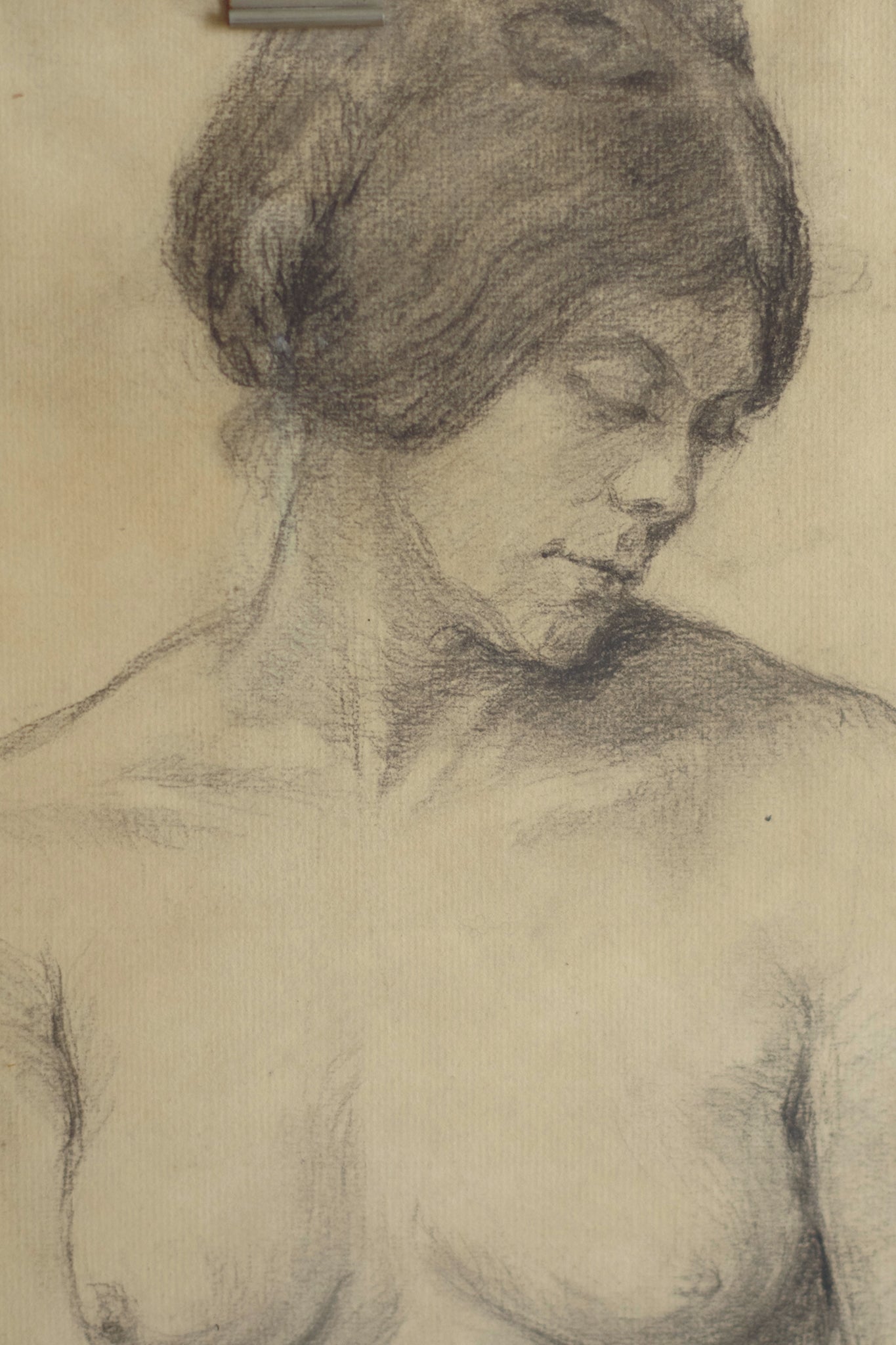 Étude de nu féminin dessin au fusain