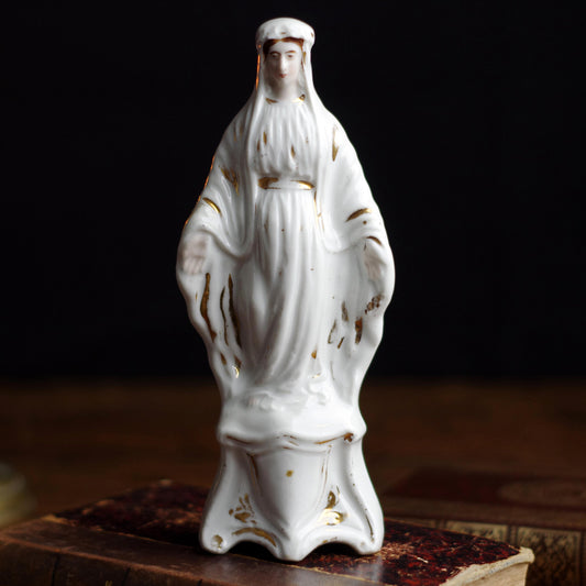 Statuette de la Vierge Marie . Porcelaine