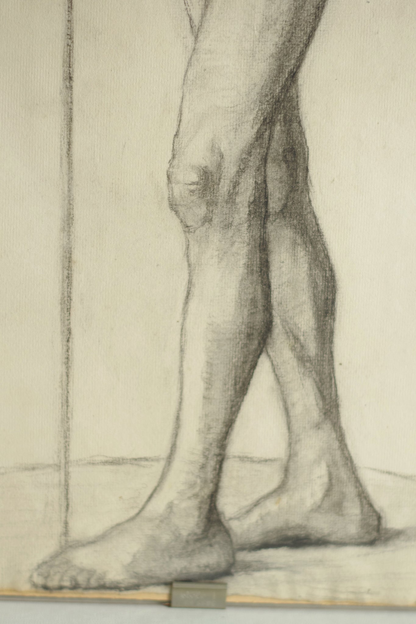 Étude de nu masculin dessin au fusain . homme barbu